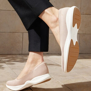 Vivaia Izabel Walker Pro Hybrid Comfort Support Knit Water RPT Flats Taupe 10.5